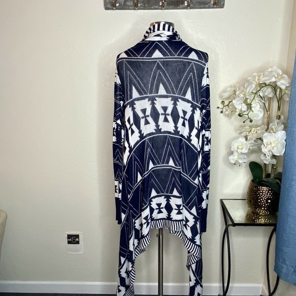 Mystree Womens Black & White Open Aztec Sweater - Picture 3 of 6